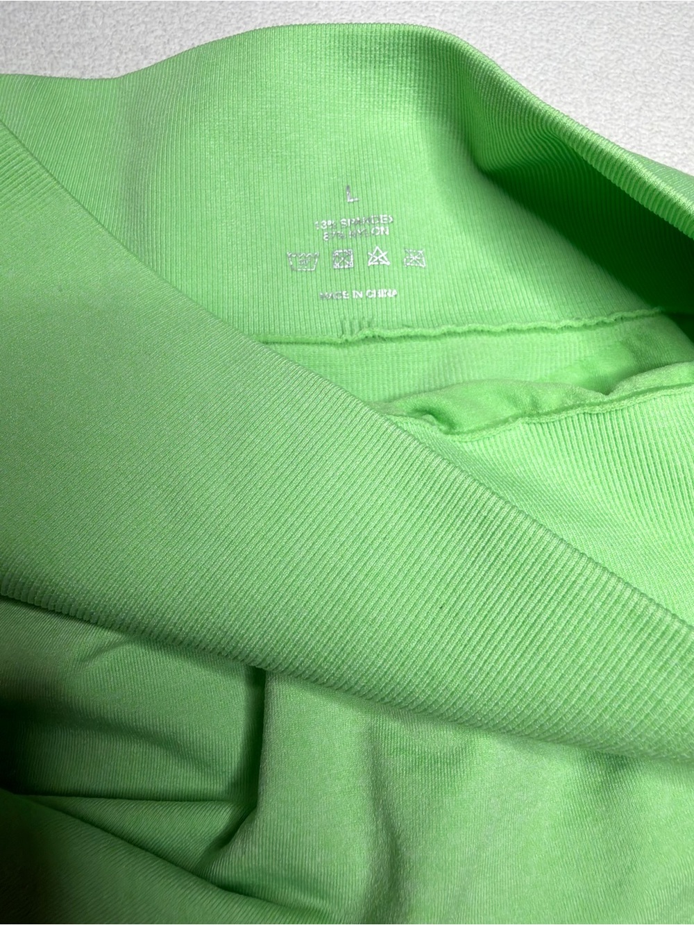 ✨NWT✨NVGTN Mid Rise Contour Seamless Shorts•💚Pistachio - Picture 11 of 15